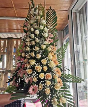 Luxury Mixed Flower Triangular Bouquet